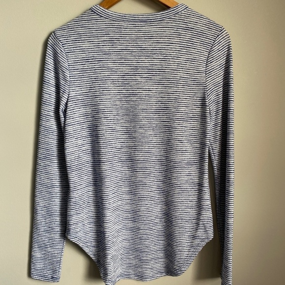 Banana Republic Factory Women's Blue/White Stripe Lightweight Sweater Top Small - Picture 5 of 9